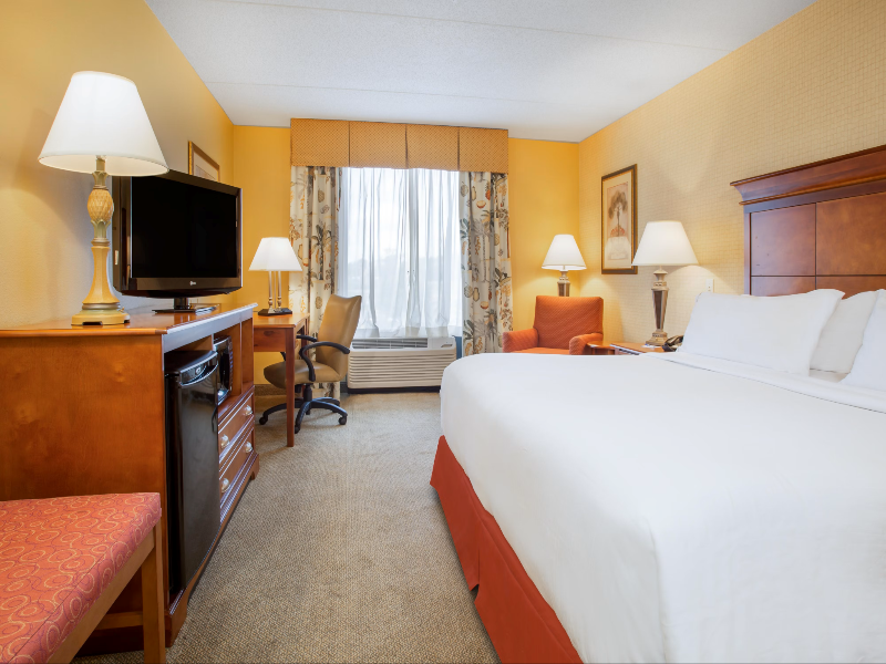 Holiday Inn Express and Suites Bloomington image