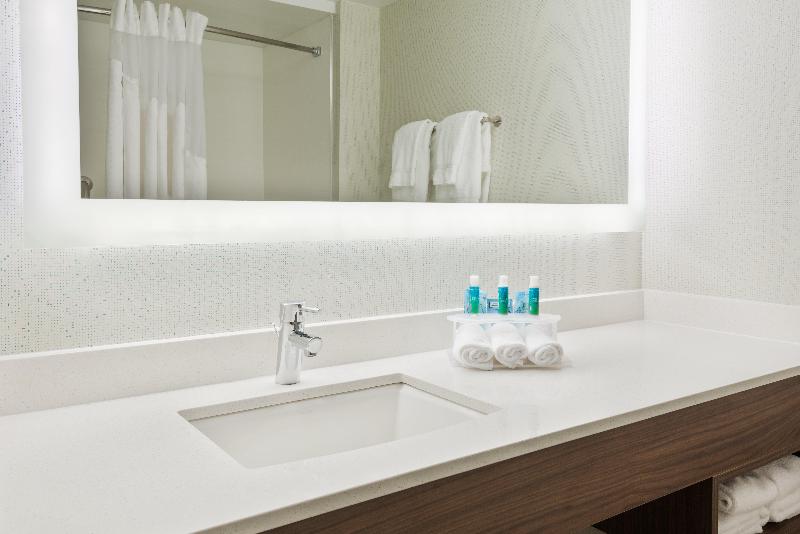 Holiday Inn Express & Suites Bentonville By IHG photo 21