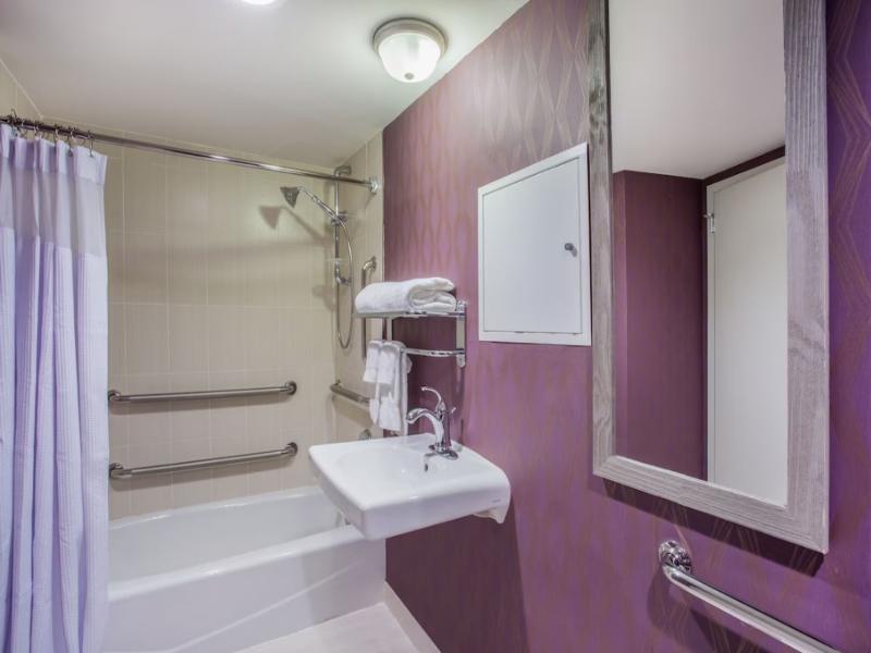 Crowne Plaza Saddle Brook image