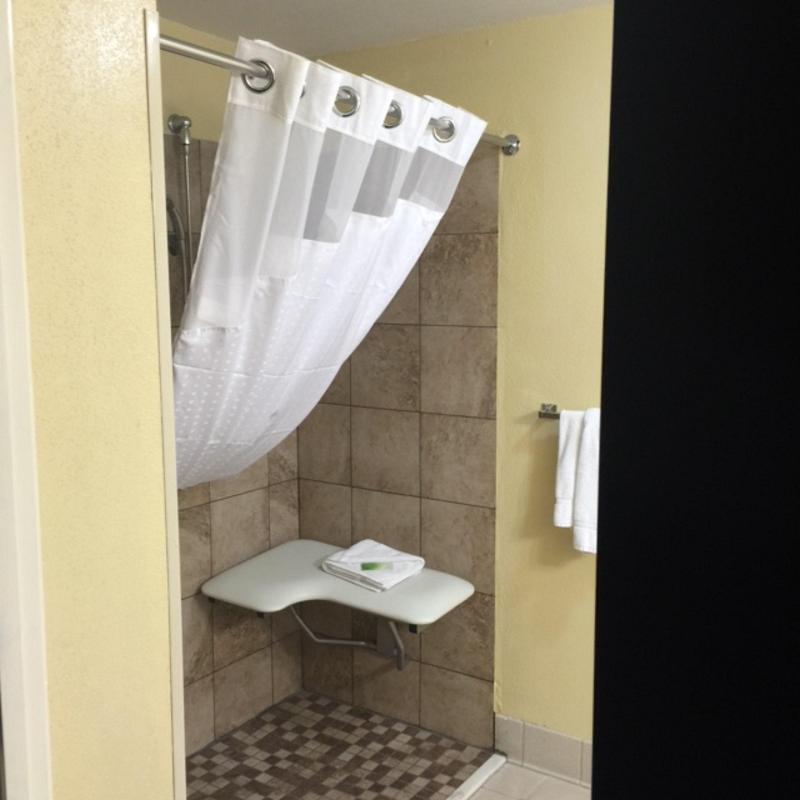 Holiday Inn Express and Suites Hinesville East For