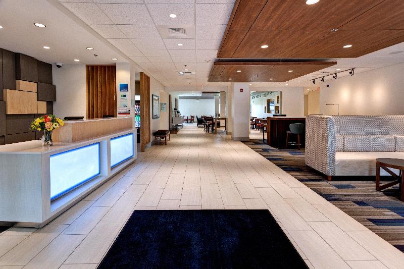 Holiday Inn Express and Suites Manhattan