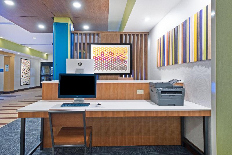 Holiday Inn Express and Suites Uniontown image