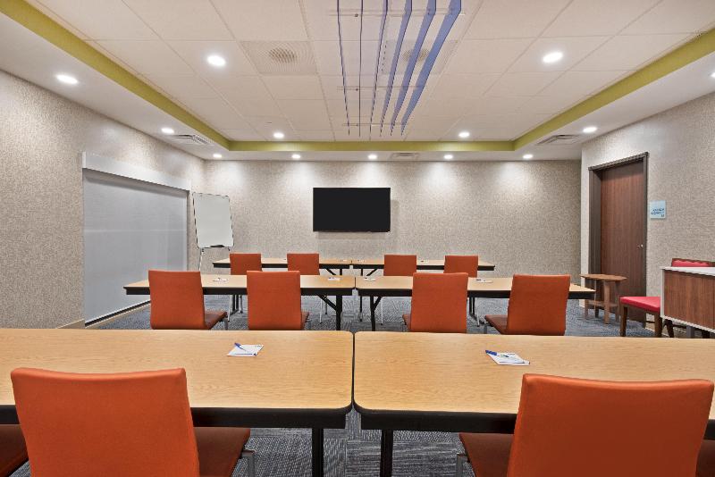Holiday Inn Express and Suites Uniontown image