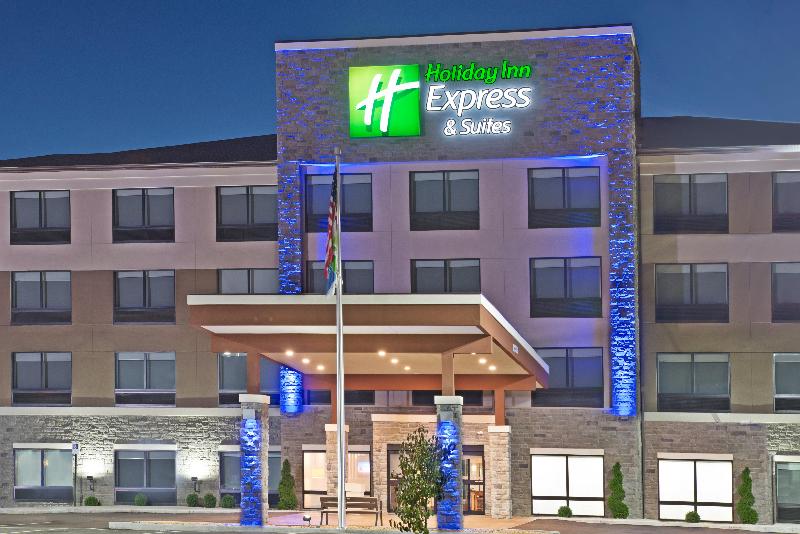 Holiday Inn Express and Suites Uniontown image