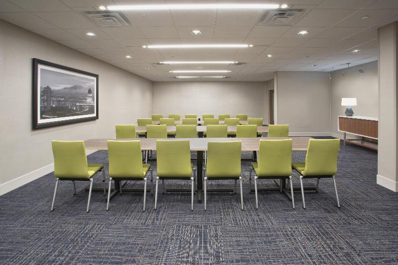 Holiday Inn Express and Suites Uniontown image