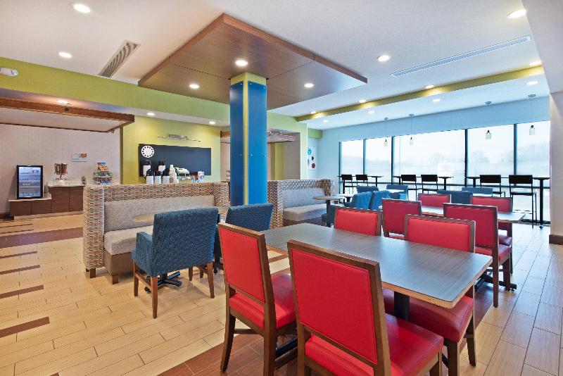 Holiday Inn Express and Suites Uniontown image
