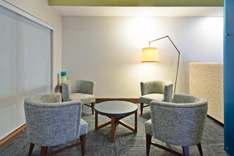 Holiday Inn Express and Suites Uniontown image