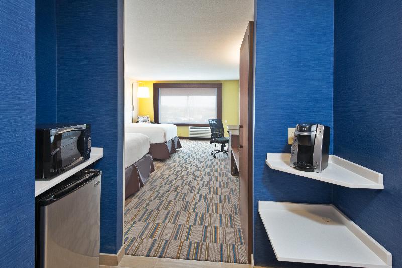 Holiday Inn Express and Suites Uniontown photo 21