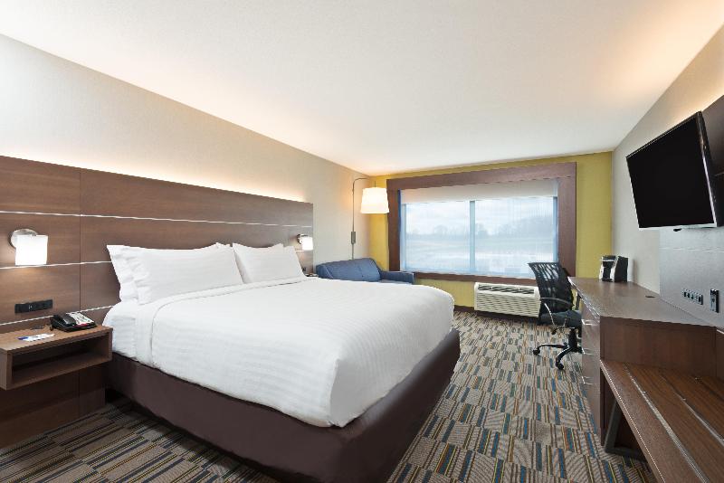 Holiday Inn Express and Suites Uniontown image