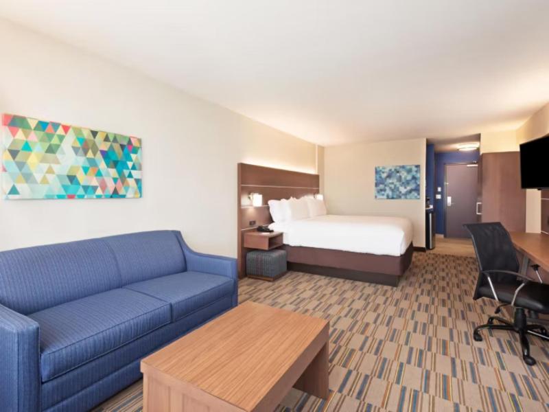 Holiday Inn Express and Suites Uniontown image