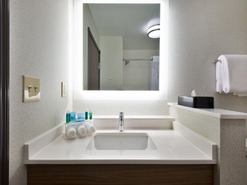 Holiday Inn Express and Suites Uniontown image