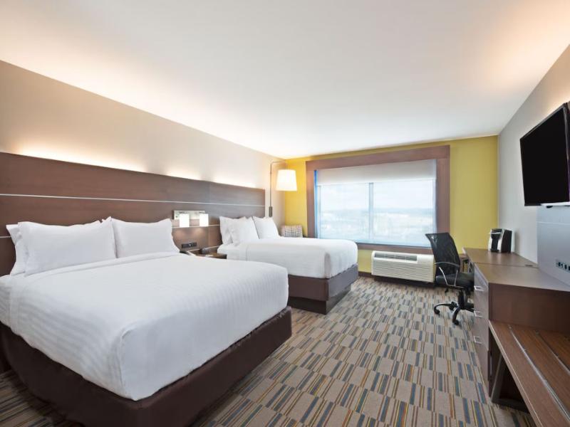 Holiday Inn Express and Suites Uniontown image