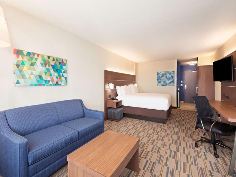 Holiday Inn Express and Suites Uniontown image