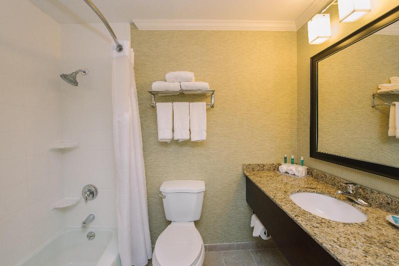 Holiday Inn Express & Suites Merrimack By IHG photo 12