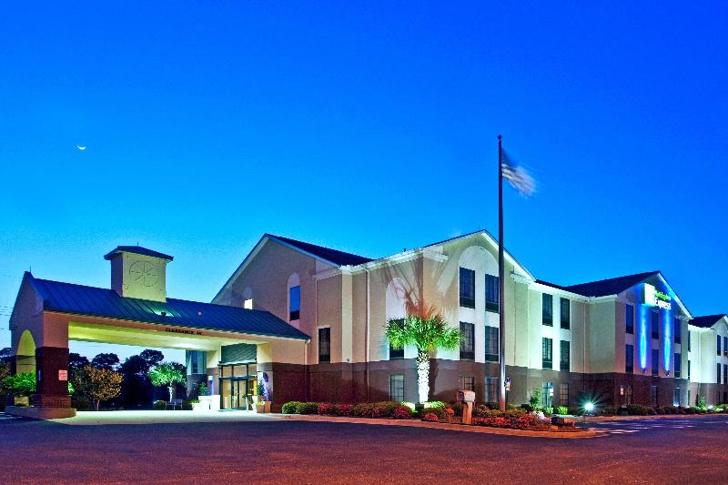 Holiday Inn Express & Suites Milton East I-10 IHG