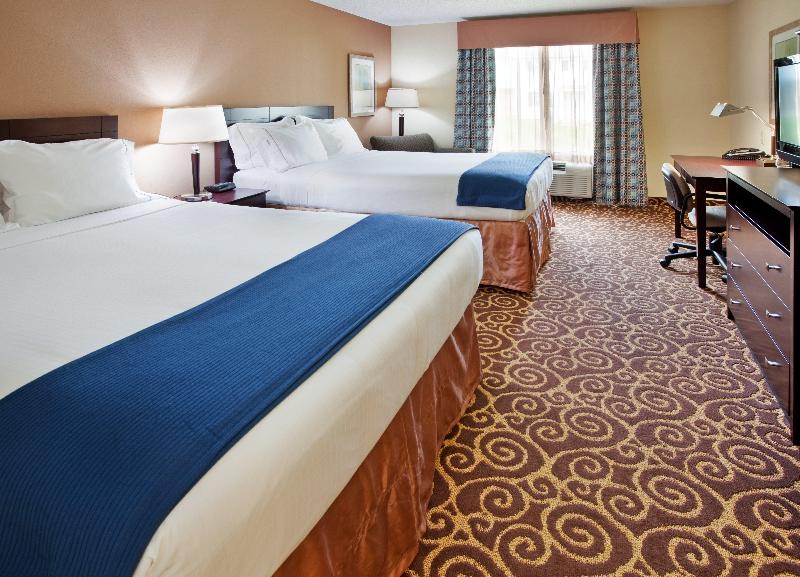 Holiday Inn Express and Suites Kansas City Grandvi