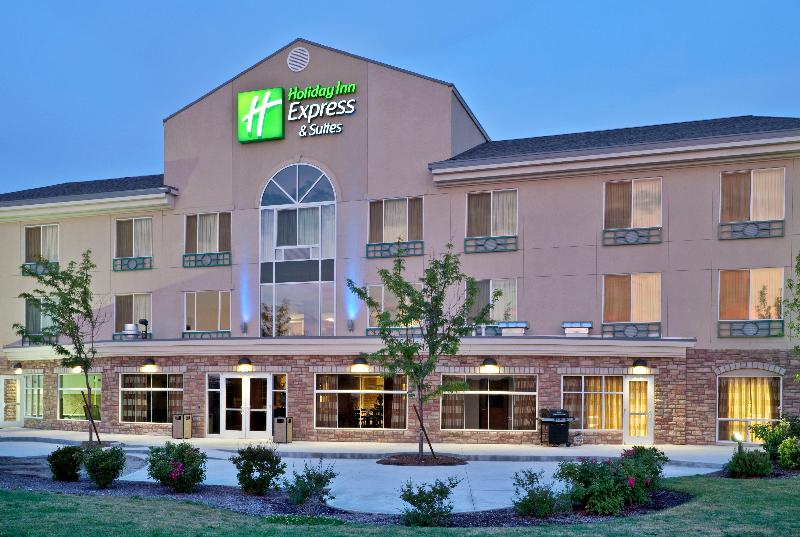 Holiday Inn Express and Suites Nampa Idaho Center