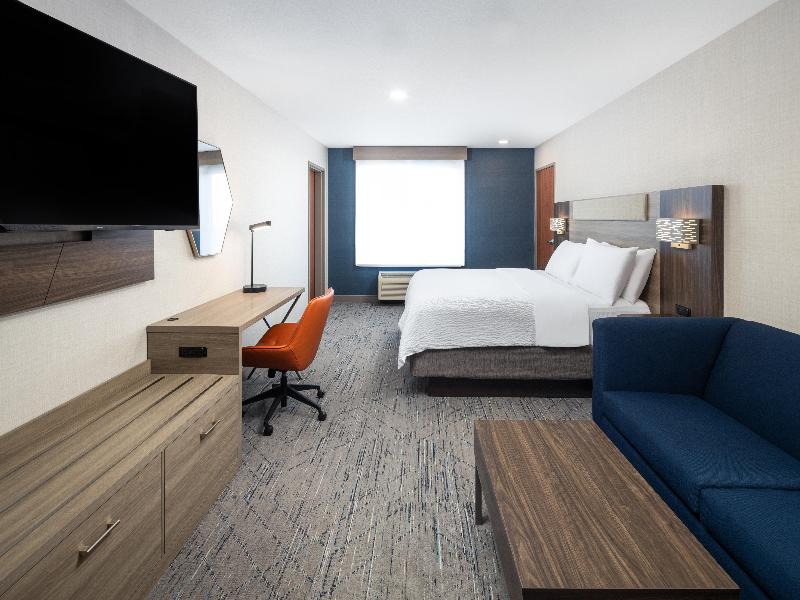 Holiday Inn Express and Suites Nampa Idaho Center image