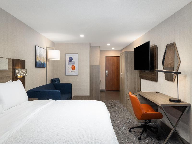 Holiday Inn Express and Suites Nampa Idaho Center image