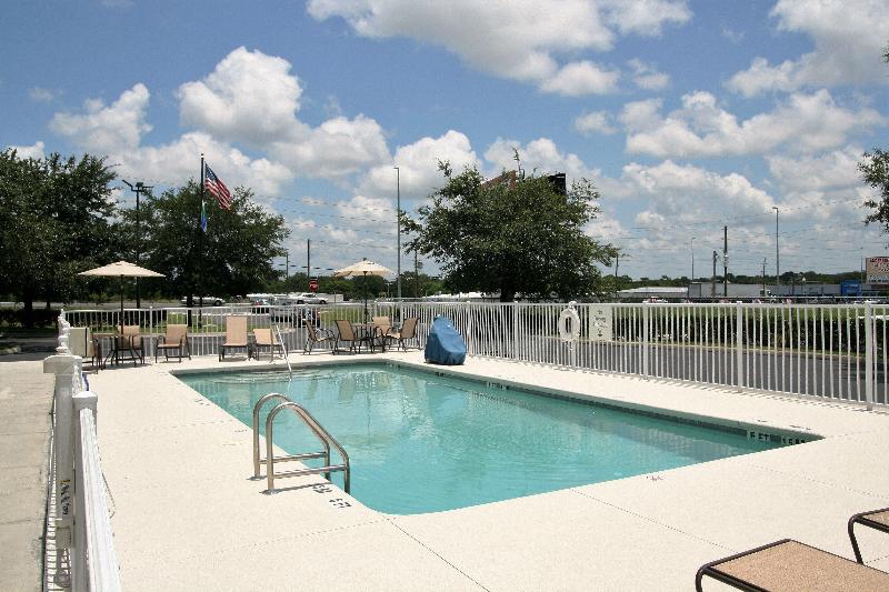 Holiday Inn Express & Suites Brooksville West IHG image