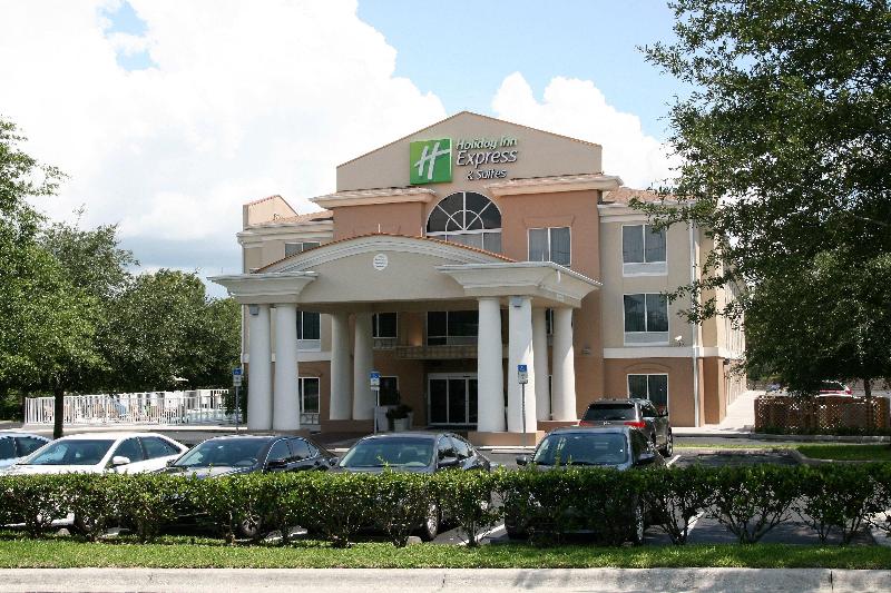 Holiday Inn Express & Suites Brooksville West IHG image