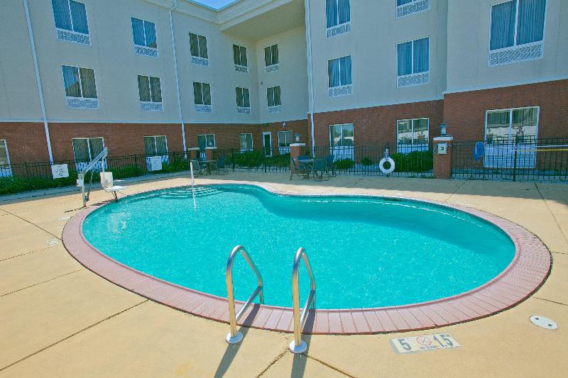 Holiday Inn Express and Suites Brookhaven photo 4