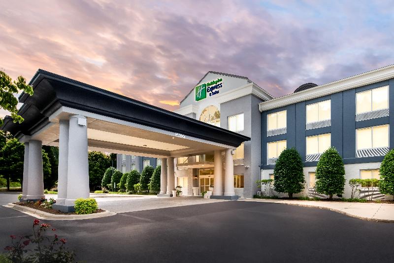 Holiday Inn Express and Suites Sylva Western Carol image