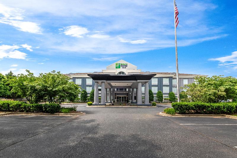 Holiday Inn Express and Suites Sylva Western Carol image