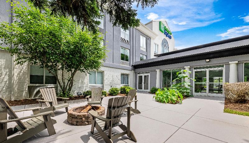 Holiday Inn Express and Suites Sylva Western Carol image