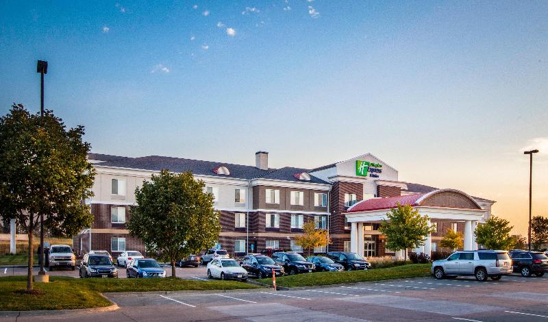 Holiday Inn Express and Suites Altoona Des Moines