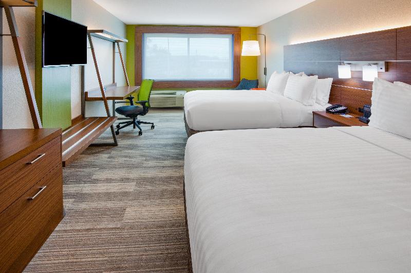 Holiday Inn Express and Suites Des Moines Downtown 3