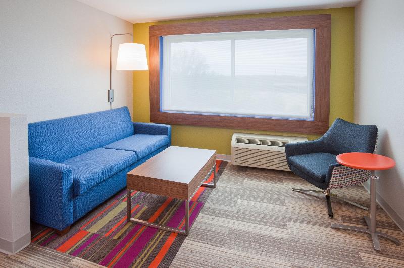 Holiday Inn Express and Suites Des Moines Downtown