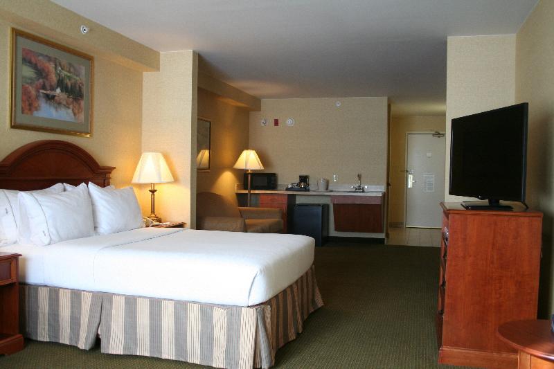 Holiday Inn Express Suites Drums-Hazleton (I-80) photo 18