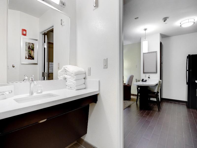 Candlewood Suites Waco image