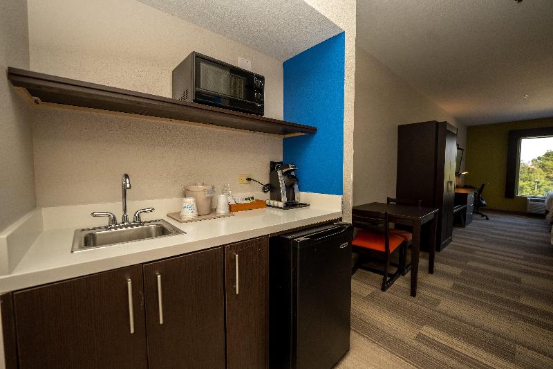 Holiday Inn Express and Suites Deer Park image
