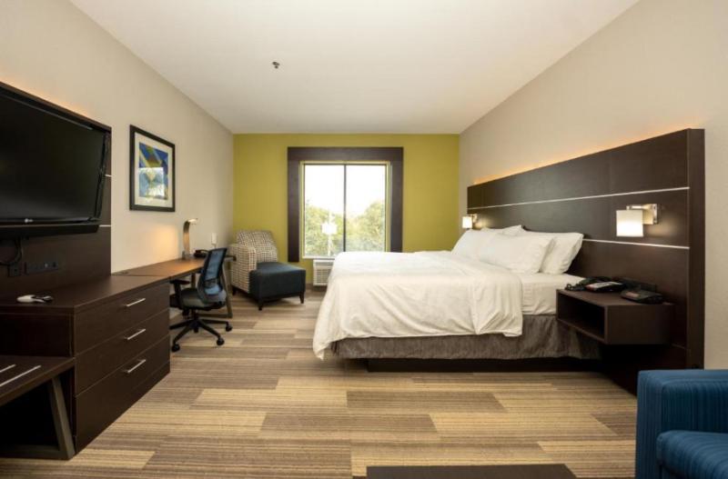 Holiday Inn Express and Suites Deer Park image