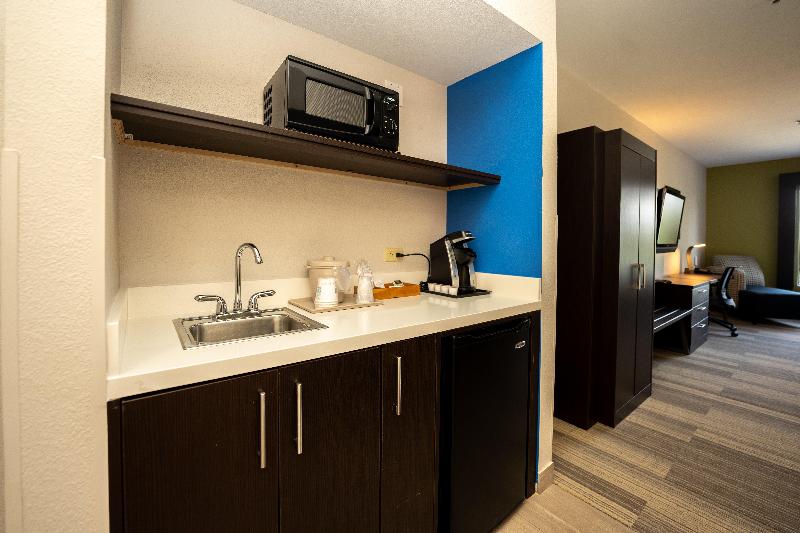 Holiday Inn Express and Suites Deer Park image