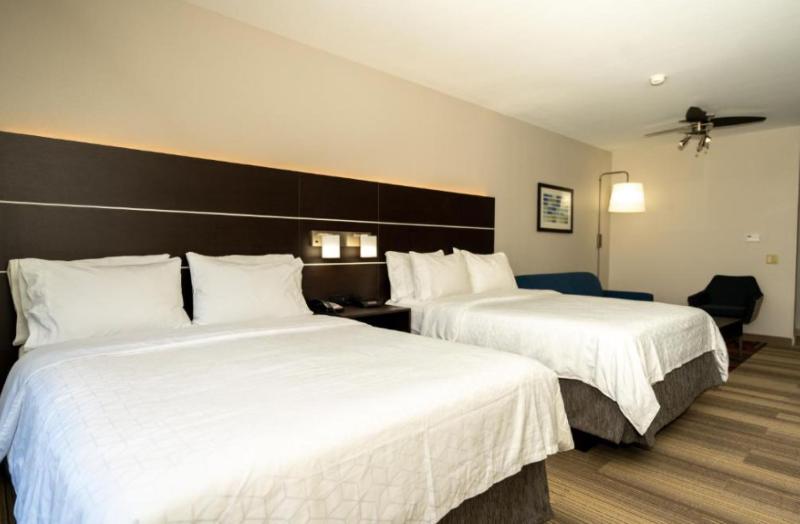 Holiday Inn Express and Suites Deer Park image