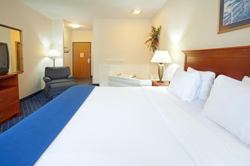 Holiday Inn Express & Suites La Porte by IHG photo 12