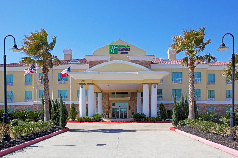 Holiday Inn Express & Suites Pearland By IHG image