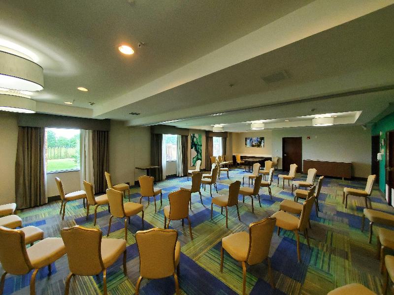 Holiday Inn Express & Suites Pearland By IHG image