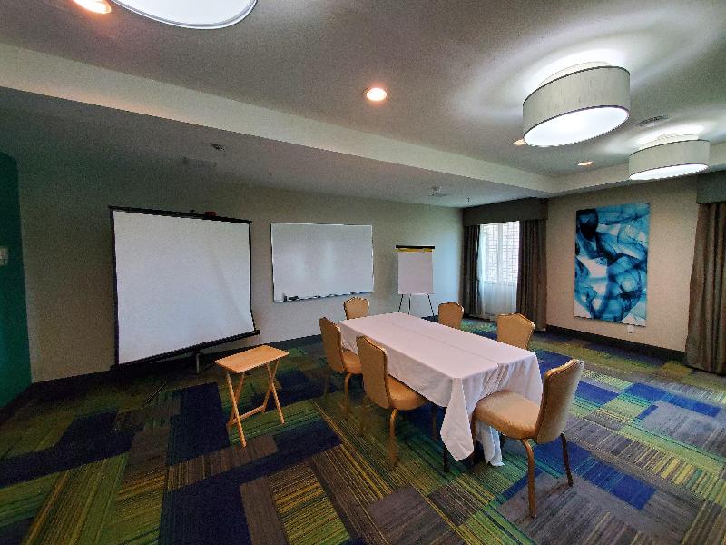 Holiday Inn Express & Suites Pearland By IHG image