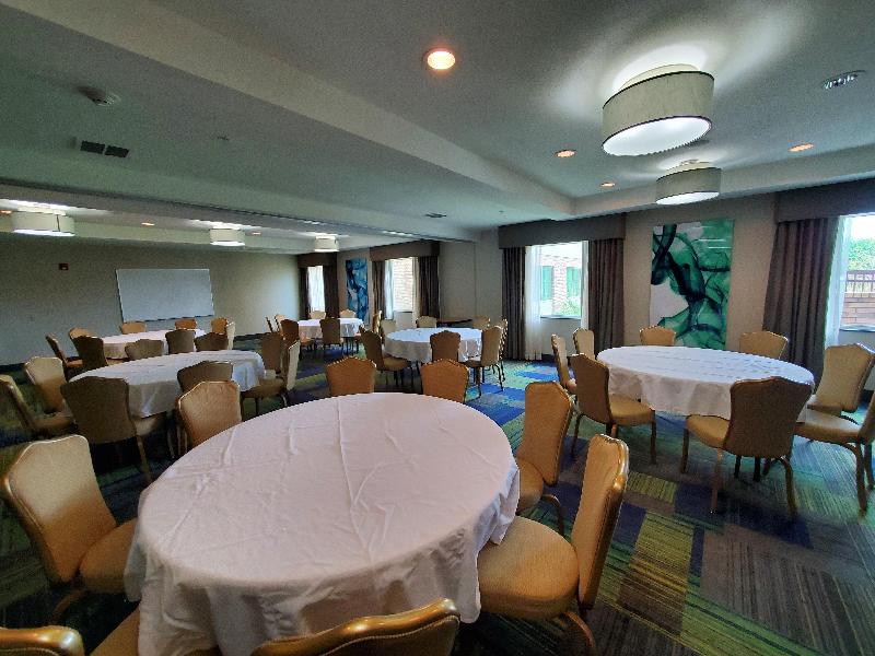 Holiday Inn Express & Suites Pearland By IHG image
