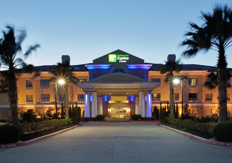 Holiday Inn Express & Suites Pearland By IHG image