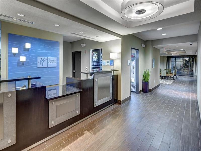 Holiday Inn Express and Suites Kansas City KU Medi