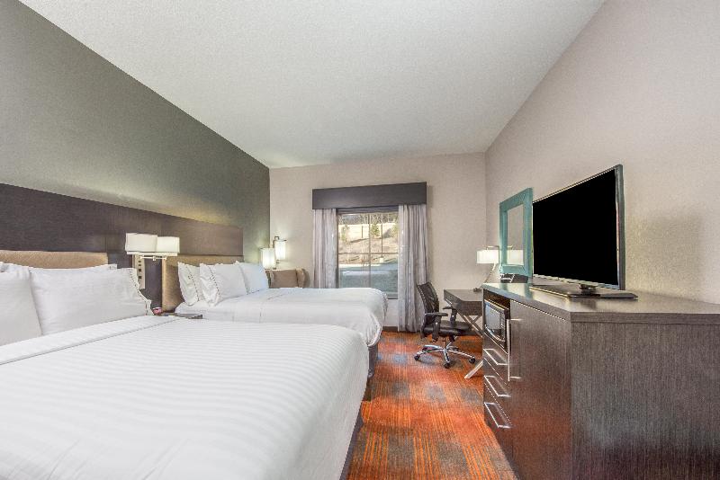 Holiday Inn Express and Suites Shawnee Kansas City photo 12
