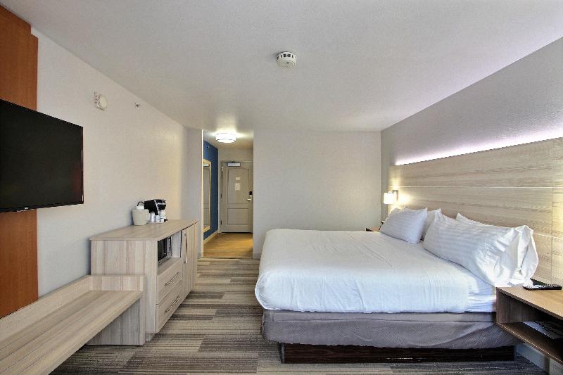 Holiday Inn Express & Suites Milwaukee Airport IHG photo 20