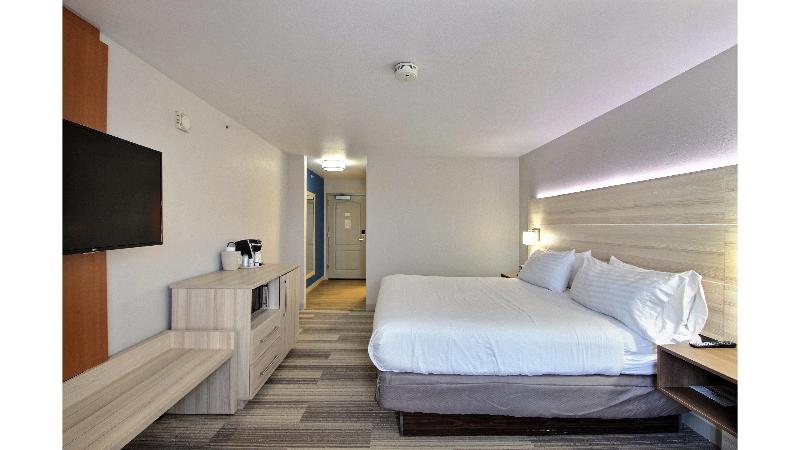 Holiday Inn Express & Suites Milwaukee Airport IHG photo 21