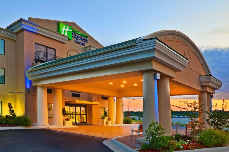 HOLIDAY INN EXPRESS HOTEL AND SUITES MUSKOGEE