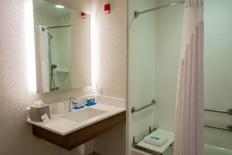 Holiday Inn Express & Suites Muskogee By IHG photo 10
